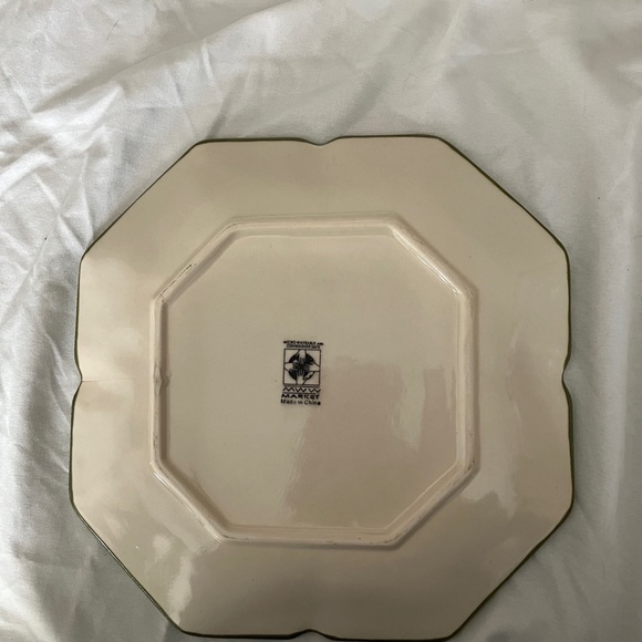 MWW Market ‘Embossed Christmas Flowers Plates Set of 4 - Picture 12 of 13